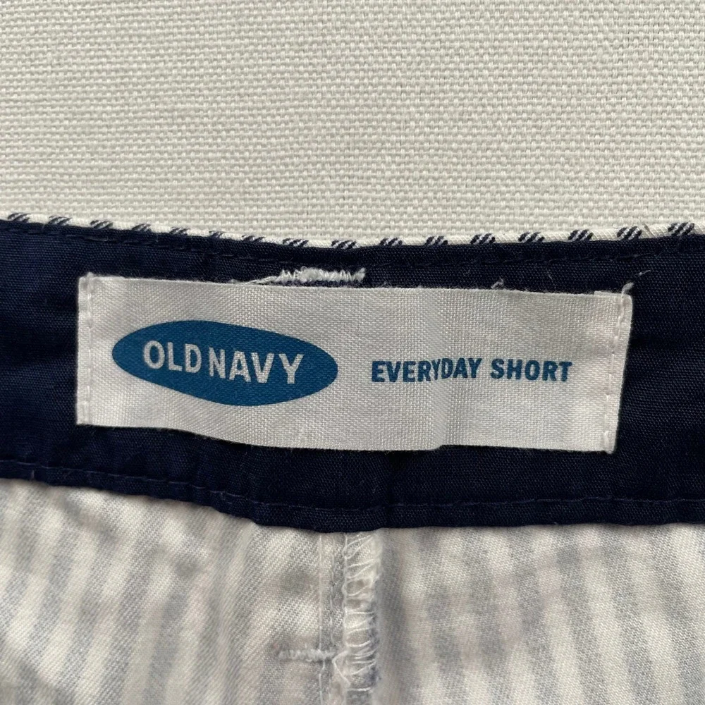 Old Navy Everyday Short Womens 2 Navy White Striped Seersucker Cotton Stretch